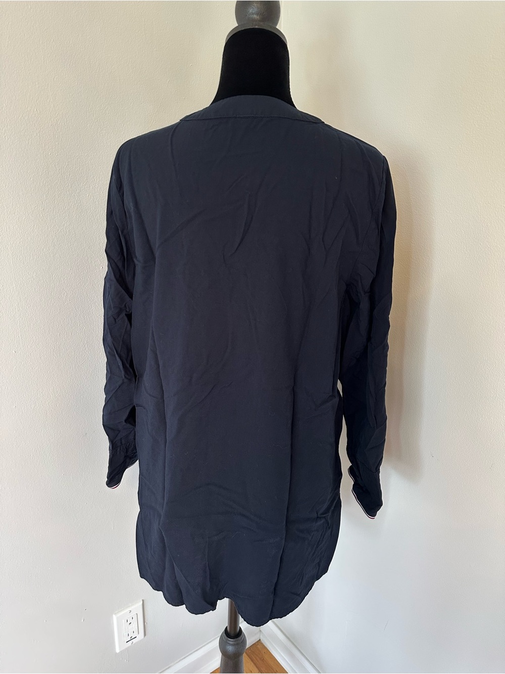Tommy Hilfiger Navy Blue V-Neck Long Sleeve Blouse w/ Side Slits - Size Medium - Picture 4 of 9